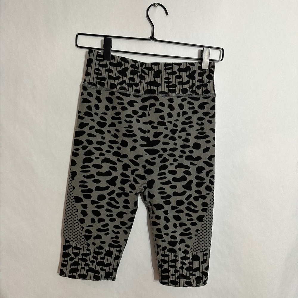 Twill Active Tie Waist Seamless Shorts Grey Leopard Print High Waist Size Large - Picture 4 of 11